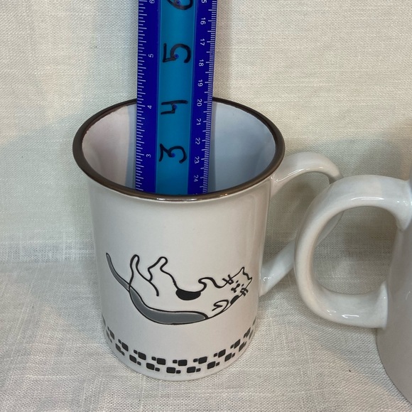 Cat Lovers Set of 2 Coffee/Tea Mugs MEOW & Cat Lying On Back 1 Ceramic 1 Metal - Picture 6 of 7